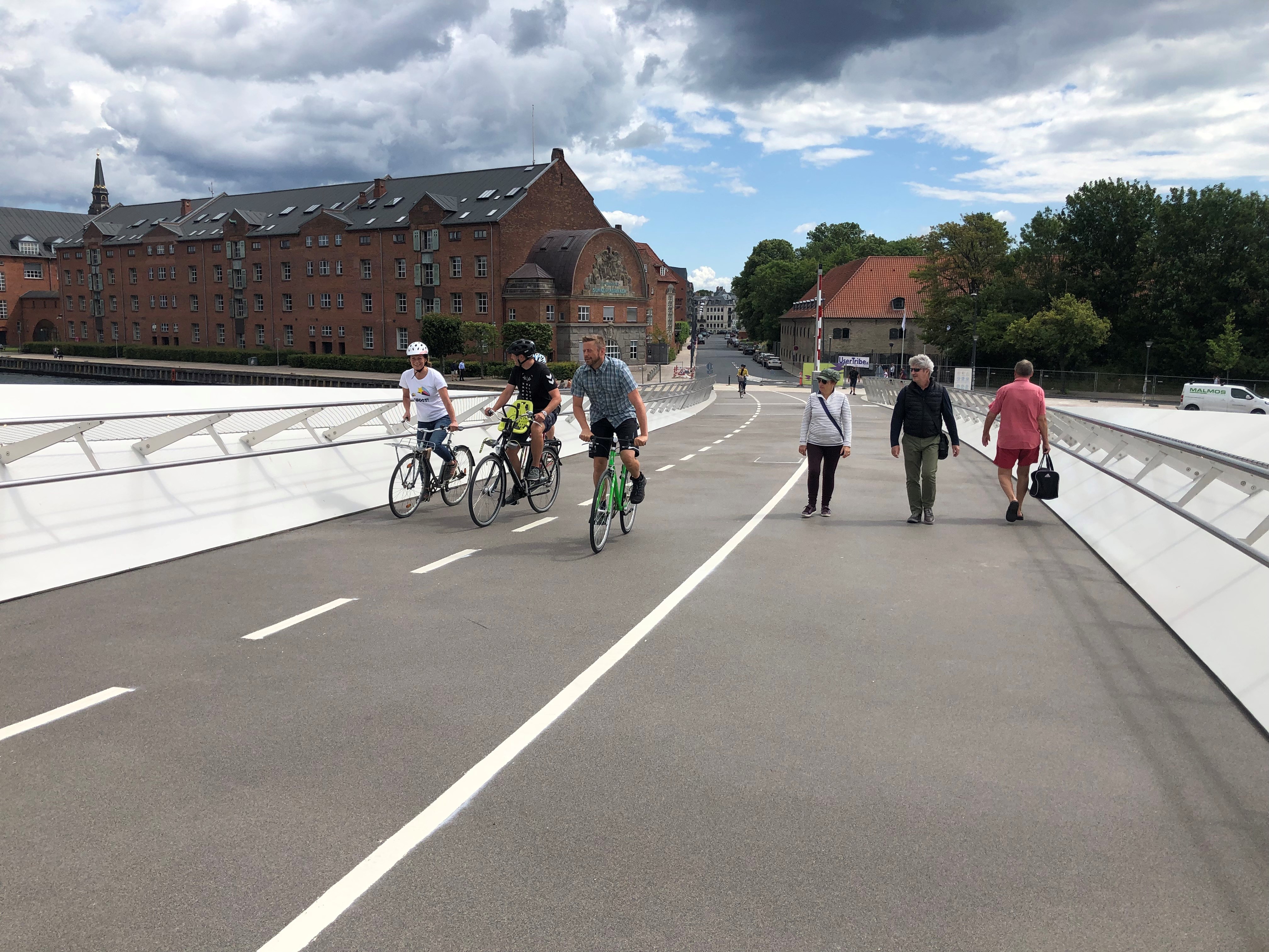 Fodgængere og cyklister på Lille Langebro