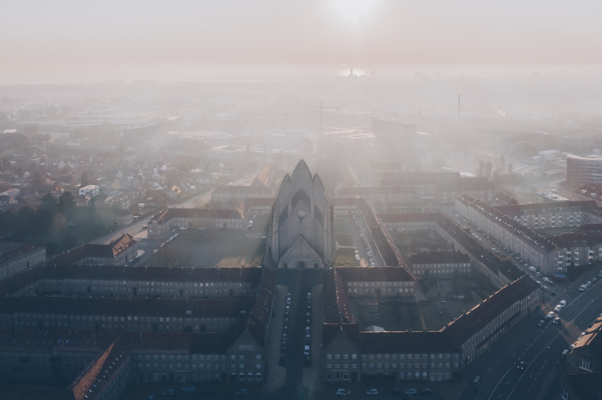Dronefoto af Grundtvigs Kirke