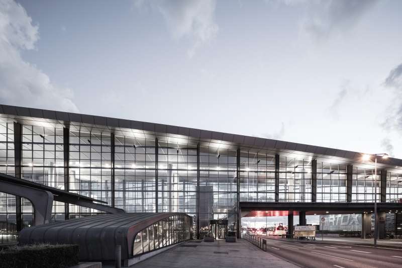 Københavns Lufthavn Terminal 3 i tusmørke