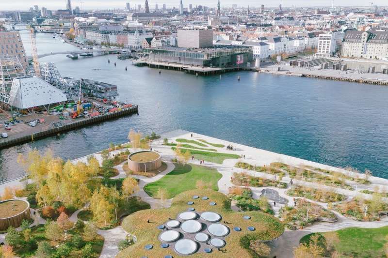 Operaparken - The Opera Park - fra oven med udsigt over indre by i København